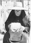   1966  -  Cristina (del portal) haciendo encaje de bolillos  